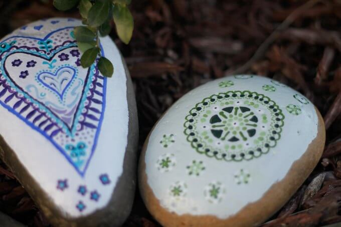Add a little Spring color with Painted Garden Rocks ~ Life Beyond the Kitchen