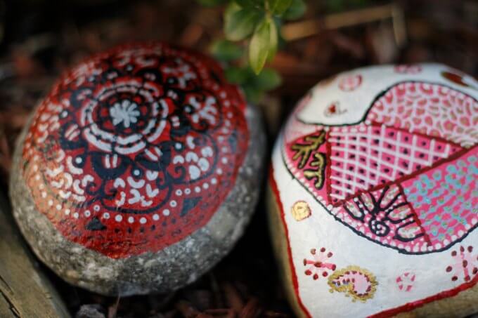 Add a little Spring color with Painted Garden Rocks ~ Creative Craft Bloggers Group Challenge #ccbg ~ Life Beyond the Kitchen