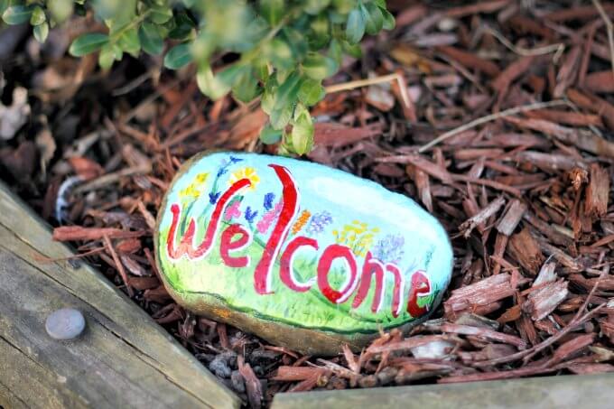Add a little Spring color with Painted Garden Rocks ~ Creative Craft Bloggers Group Challenge #ccbg ~ Life Beyond the Kitchen